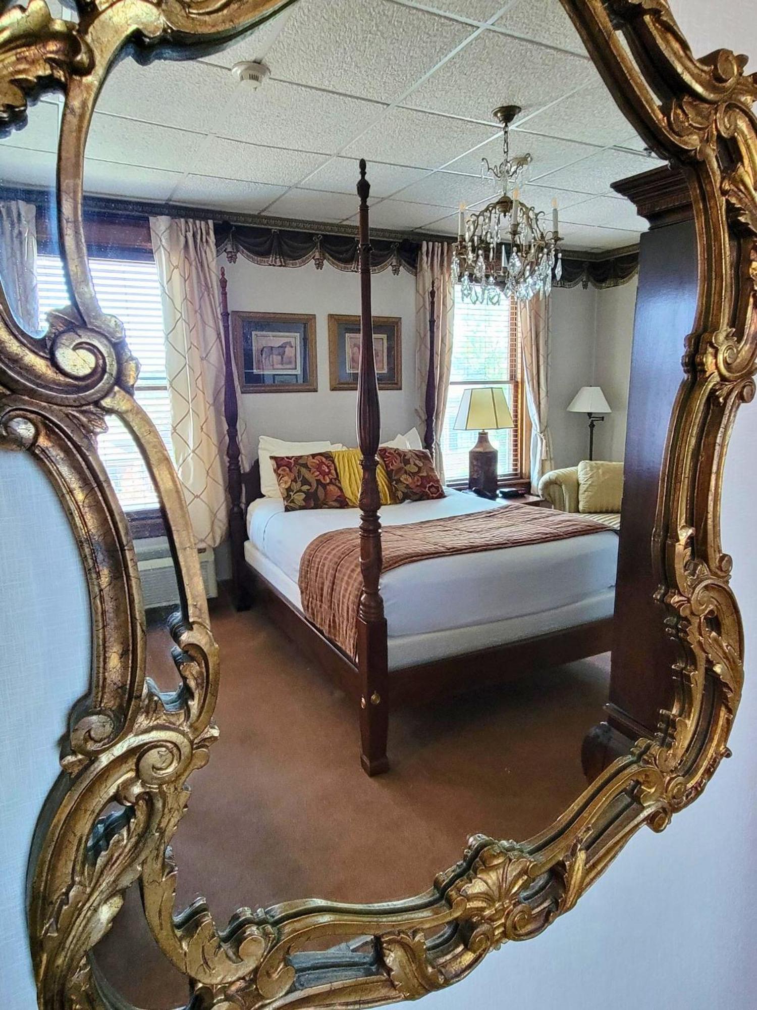 Altland House Inn & Suites Abbottstown Eksteriør bilde