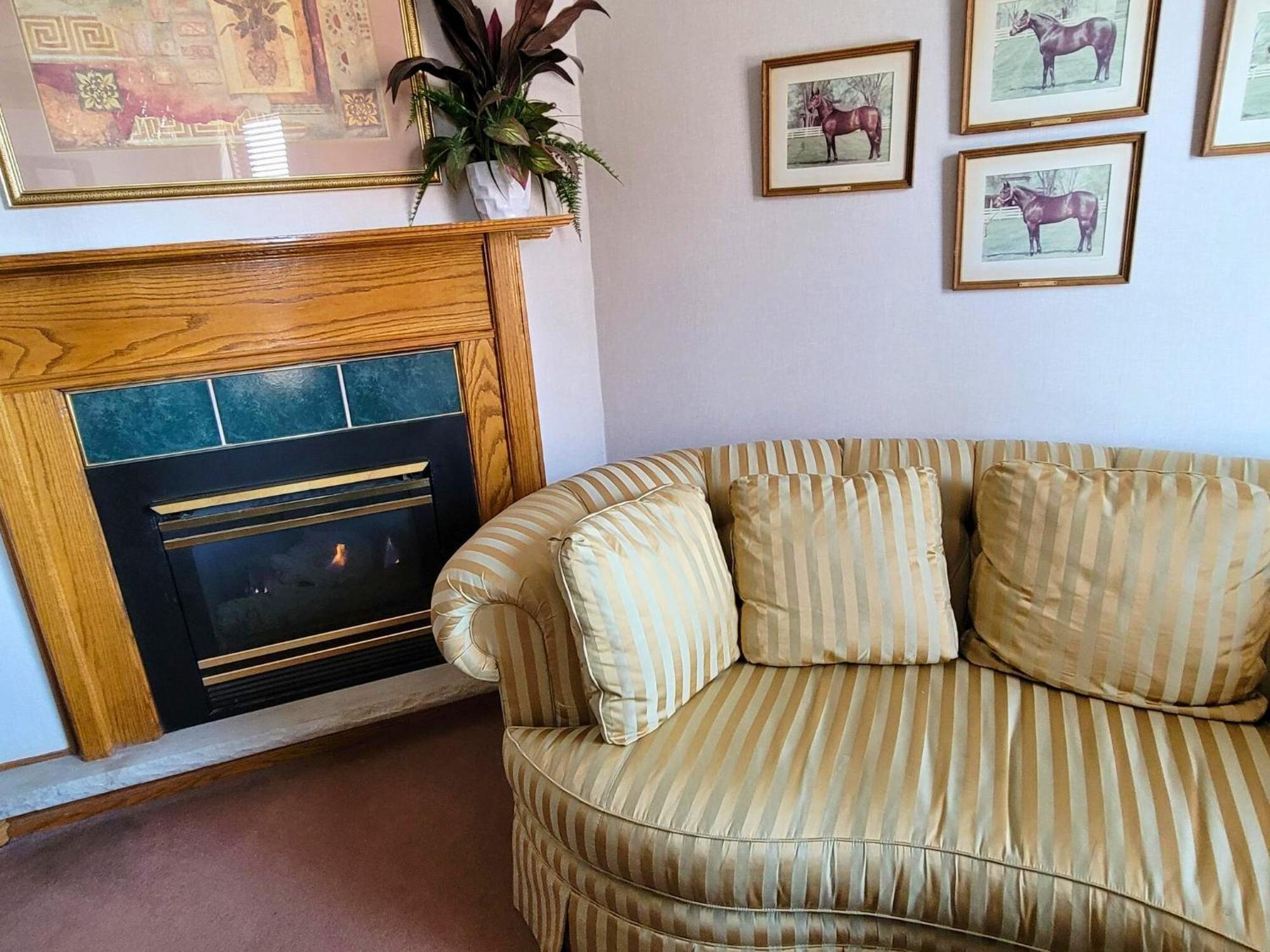 Altland House Inn & Suites Abbottstown Eksteriør bilde