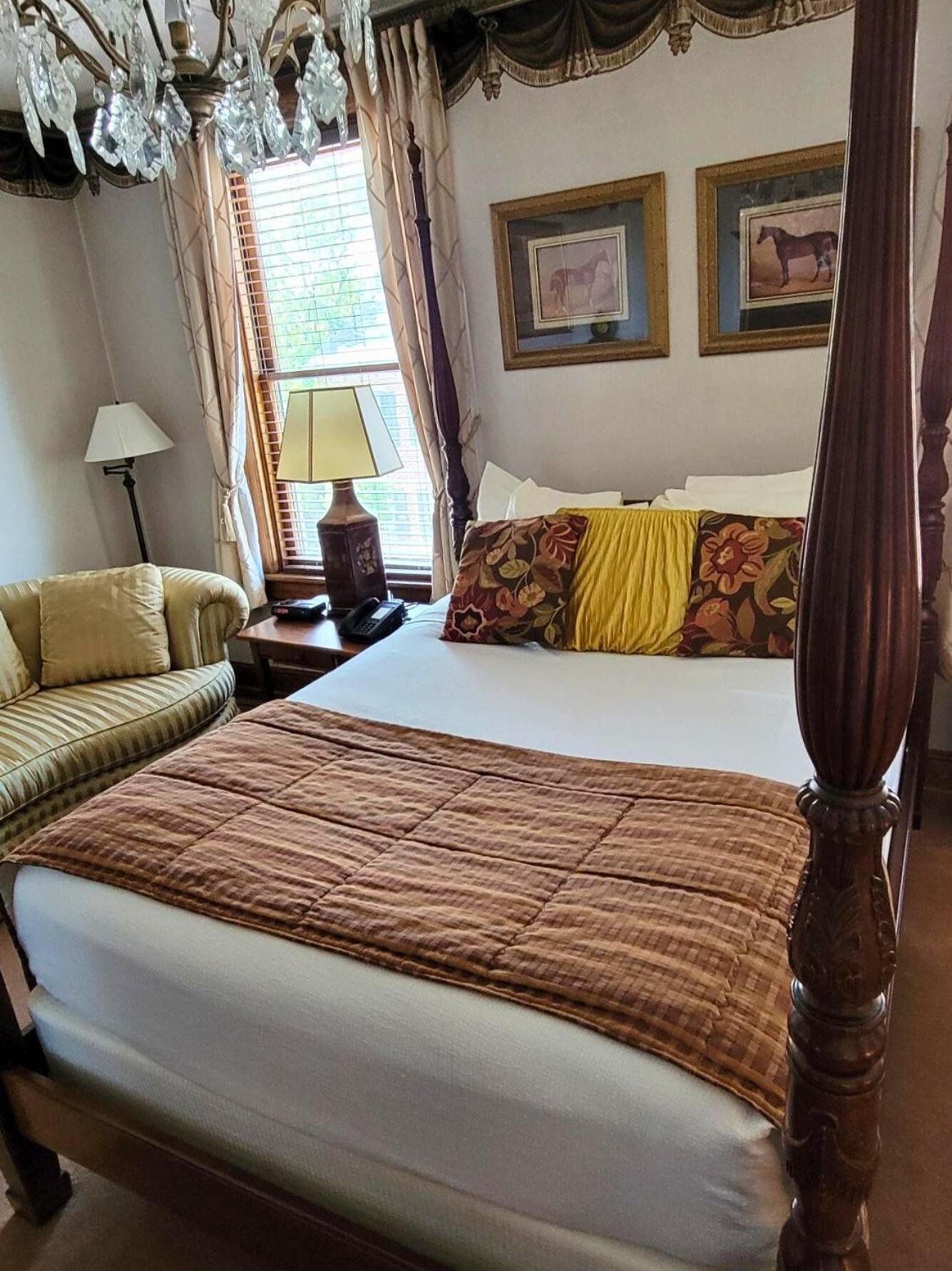 Altland House Inn & Suites Abbottstown Eksteriør bilde