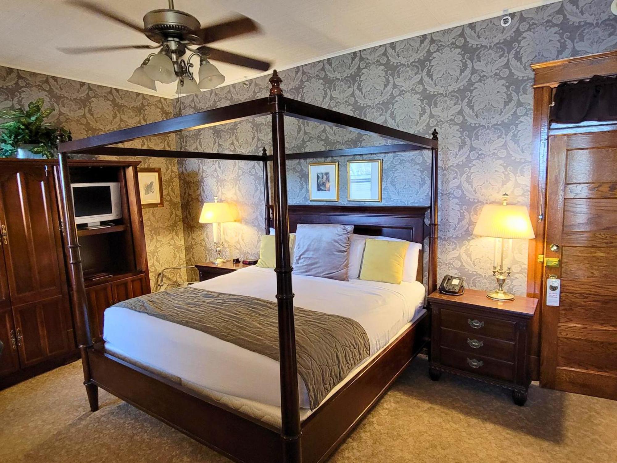 Altland House Inn & Suites Abbottstown Eksteriør bilde