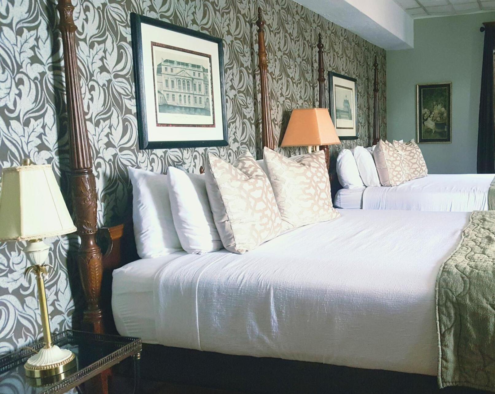 Altland House Inn & Suites Abbottstown Eksteriør bilde