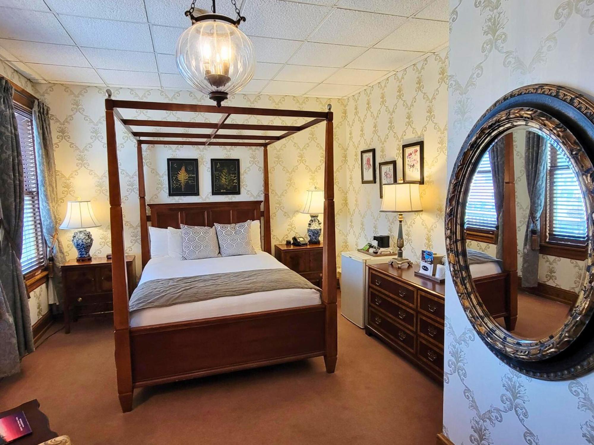 Altland House Inn & Suites Abbottstown Eksteriør bilde