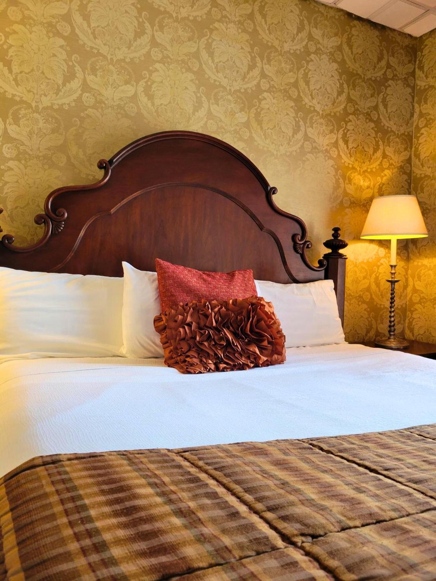 Altland House Inn & Suites Abbottstown Eksteriør bilde