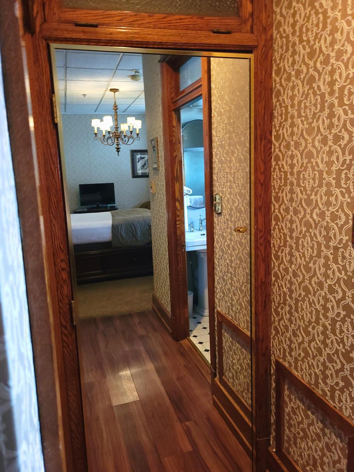 Altland House Inn & Suites Abbottstown Eksteriør bilde