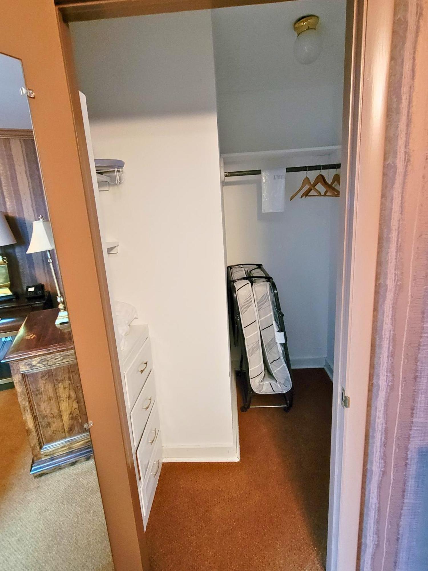 Altland House Inn & Suites Abbottstown Eksteriør bilde